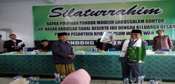 KH. Hasan Abdullah Sahal (Pimpinan Gontor)